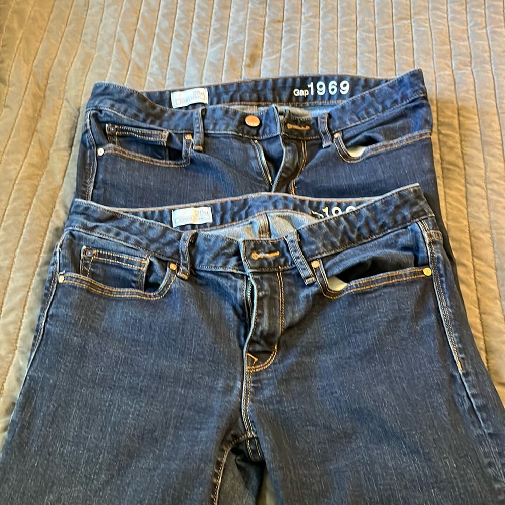 Gap blue jeans 28XLong always skinny. I have 2 pair like new. Price is for each